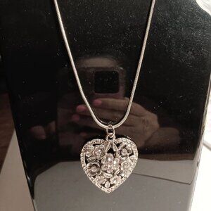 Vintage Princess Silver-toned Flower Faux Diamond Heart Pendant Size 18 inches